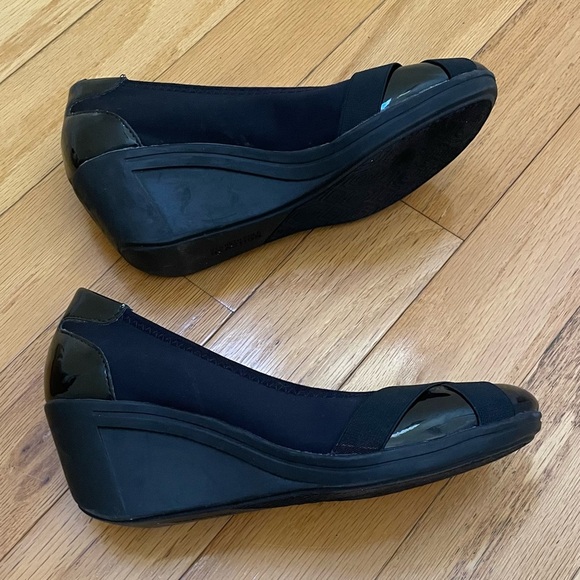 Kenneth Cole Reaction Black Pep-toed Wedge Heels shoes size 7 - Picture 5 of 5